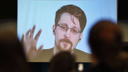 Edward Snowden, durante un coloquio en Estrasburgo en el que intervino por videoconferencia desde Moscú.