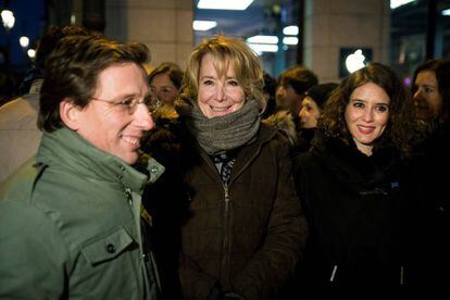 Esperanza Aguirre junto a los candidatos del PP a la Comunidad y el Ayuntamiento de Madrid, Isabel Díaz Ayuso y José Luis Martínez Almeida.