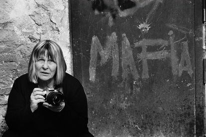Letizia Battaglia en una imagen del documental 'La fotógrafa de la Mafia'.