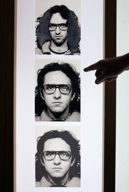 Fotografías del escritor, expuestas en la muestra 'Archivo Bolaño'.