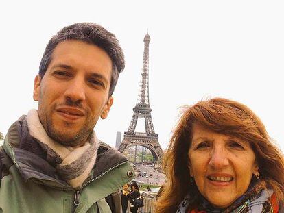 Santiago Raices se hizo este 'selfie' durante un viaje con su madre por la capital francesa.