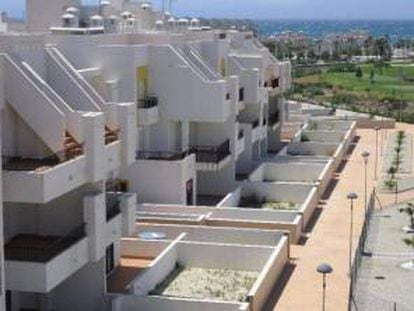 Promoción de viviendas de Altamira en la costa.