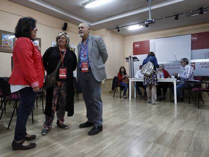 Votaci&oacute;n de las primarias del PSOE  en la agrupaci&oacute;n de Puente de Vallecas. 