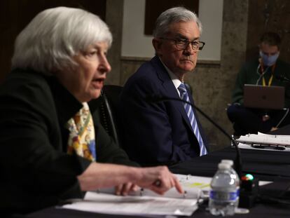 Janet Yellen y Jerome Powell, declarando ante el Senado en torno a la ley Cares (de ayudas por la pandemia), en noviembre de 2021.