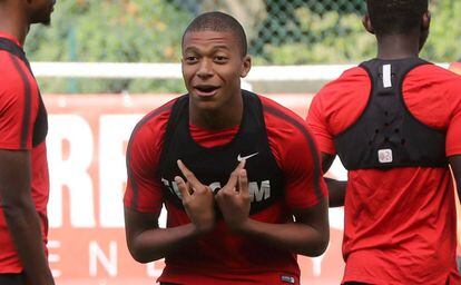 Mbapp&eacute; en un entrenamiento del M&oacute;naco.