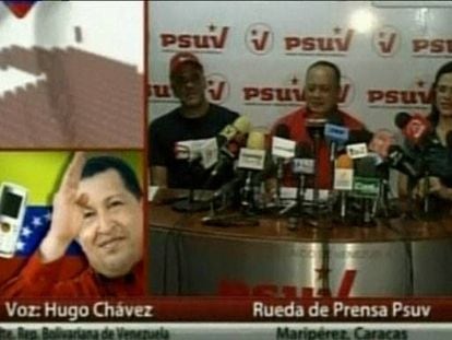 El presidente de Venezuela, Hugo Chávez, que se encuentra recibiendo tratamiento contra el cáncer en La Habana, intervino por teléfono en una rueda de prensa para acallar los rumores su salud tras nueve días de silencio.