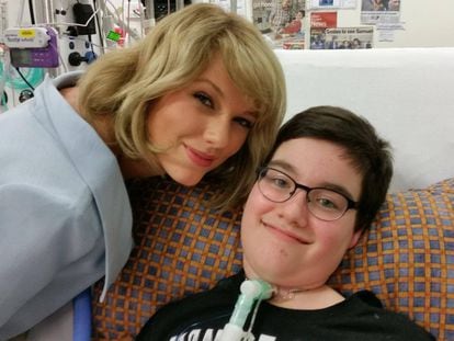 Taylor Swift en su visita al hospital infantile Lady Cliento.