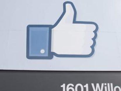 Imagen de archivo del 31 de enero de 2012 de una señal en la nueva sede corporativa de Facebook en Menlo Park, California, Estados Unidos