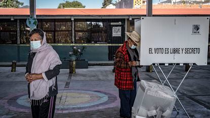 Pobladores del Municipio de Huasca de Ocampo, del Estado de Hidalgo, acuden a emitir su voto para elegir al proximo gobernador, el 5 de junio de 2022. Las elecciones se llevan a cabo en los Estados de Hidalgo, Aguascalientes, Oaxaca, Quintana Roo y Tamaulipas. 