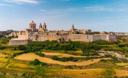 Conocida como “la Ciudad del Silencio” y antigua capital de Malta, Mdinia conserva algunos de los mejores vestigios de la arquitectura barroca.