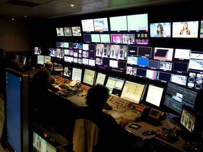 Control de informativos de Telecinco en su sede central de Fuencarral en Madrid.