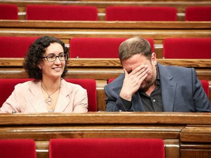 Marta Rovira y Oriol Junqueras, en el Parlament.