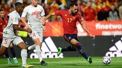 Borja Iglesias es una acción en el partido de España contra Suiza de la UEFA Nations League, jugado en La Romareda este sábado.