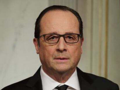 El presidente franc&eacute;s, Fran&ccedil;ois Hollande, durante su alocuci&oacute;n ante los medios de comunicaci&oacute;n, este mi&eacute;rcoles.