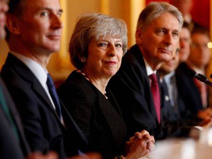 May, sentada junto a otros miembros de se Ejecutivo, el pasado 20 de diciembre en Londres.