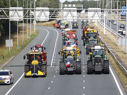 Concentración de ganaderos holandeses, el jueves en Almelo.