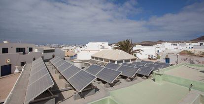 El proyecto fotovoltaico Graciosa, de Endesa, en Canarias, un sistema autosuficiente que genera, almacena y distribuye su propia energía.