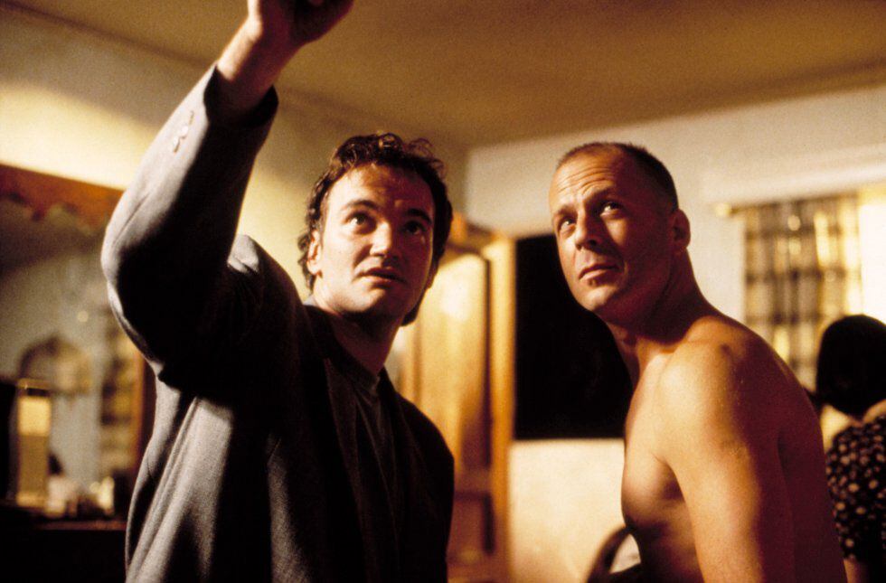 El director de cine Quentin Tarantino dirige a Bruce Willis en 'Pulp Fiction'.