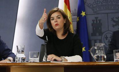 La vicepresidenta del Gobierno, Soraya Saénz Santamaría, durante la rueda de prensa de este viernes después del Consejo de Ministros.