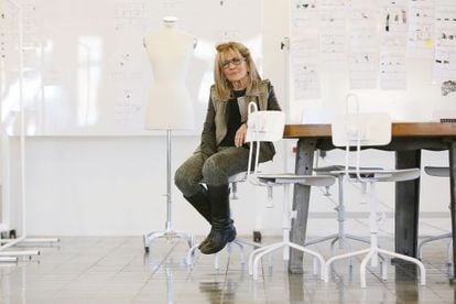 La dissenyadora catalana Sita Murt, al seu estudi, al gener. 