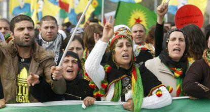 Protesta de kurdos ayer en D&uuml;sseldorf. 