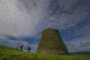 Antigua torre de vigilancia en la isla de Mousa, en el archipiélago de las Shetland (Escocia).