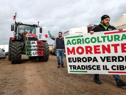 Participantes en la protesta de los tractores, el jueves por la tarde a las puertas de Roma.