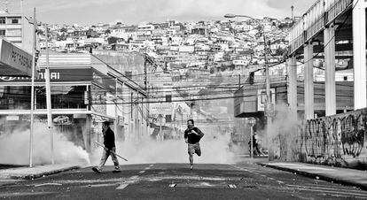 Revueltas sociales en Valparaíso (Chile) en 2011<CW-4>, que protagonizaron una charla organizada por La Casa Encendida y el IECAH.