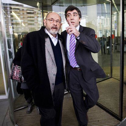 Fèlix Millet (izquierda), con  su abogado, Jordi Pina.