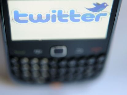 La antigua imagen de Twitter, en una Blackberry de 2012.