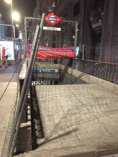 La estación de metro de Gran Vía, cerrada.