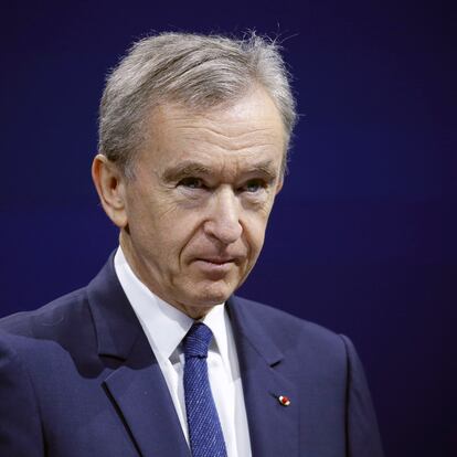 Bernard Arnault dirige un conglomerado con 75 marcas (bebidas, ropa, joyería, cosmética y grandes almacenes) que en 2022 facturó 79.184 millones de euros.