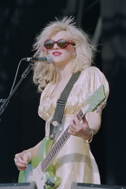 Courtney Love tocando en el 1994 Reading Festival.