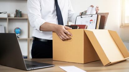 La improcedencia de los ceses obliga a los empresarios a readmitir o a indemnizar a los trabajadores.
