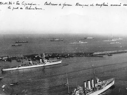 Vaixells de guerra anglesos i francesos, parats al port de Barcelona.