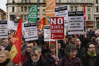 Protestas en Dublín contra los recortes, días antes de la presentación de los presupuestos.