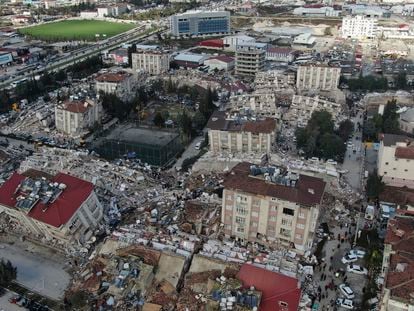 Vista aérea de la ciudad turca de Hatay tras el terremoto, el 7 de febrero.