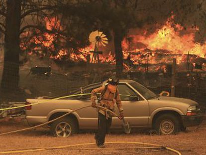 El fuego devora 115.000 hectáreas en 11 días en Mendocino Complex, en el sur de San Francisco