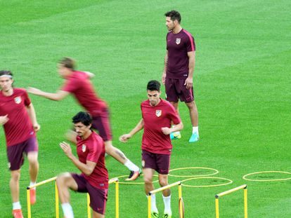 Simeone, durante el entrenamiento del Atlético en Eindhoven.