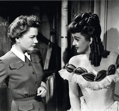 Los personajes de 'Eva al desnudo', Eva Harrington, interpretada por Anne Baxter, y Margo Chaning, a la que daba vida Bette Davis.