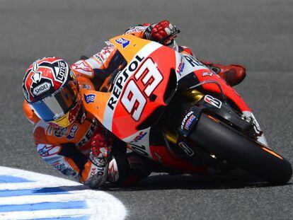 Marc Márquez toma una curva durante el GP de Jerez