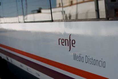 Un tren de media distancia de Renfe