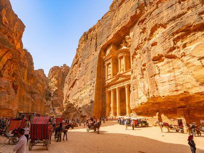 La fachada del Tesoro de Petra (Jordania).