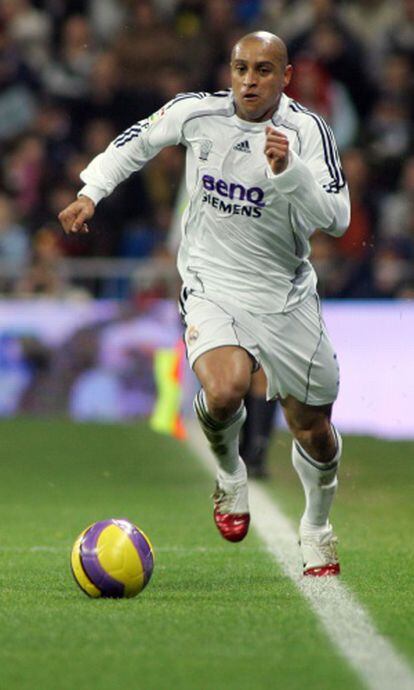 Roberto Carlos, en un partido con el Madrid.
