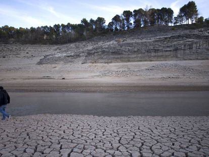 La cabecera del Tajo sufre la falta de agua. El embalse de Entrepeñas está al 9%. / FOTO Y VÍDEO PACO PUENTES
