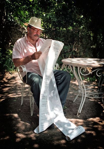 Manu Leguineche fotografiado en Brihuega (Guadalajara) en 1999.