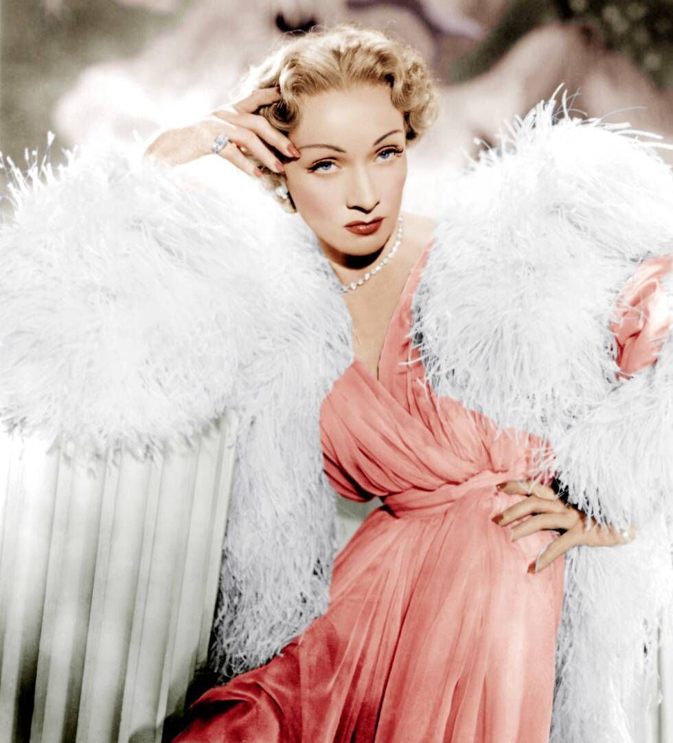 Marlene Dietrich, vestida de Dior en 'Pánico en la escena'.