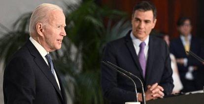 El presidente de Estados Unidos, Joe Biden y el presidente del Gobierno, Pedro Sánchez, durante la rueda de prensa que ofrecieron en el Palacio de La Moncloa.