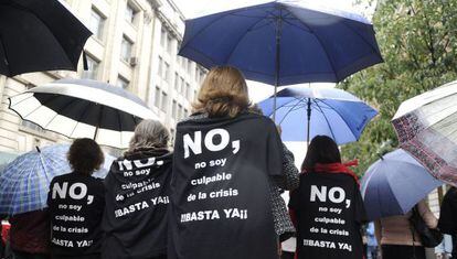 Participantes en una protesta en Madrid contra los recortes.