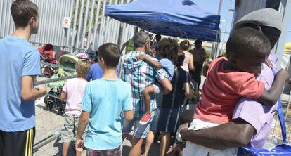Colas en el 'casting' para menores de 'Exodus', en Almería.